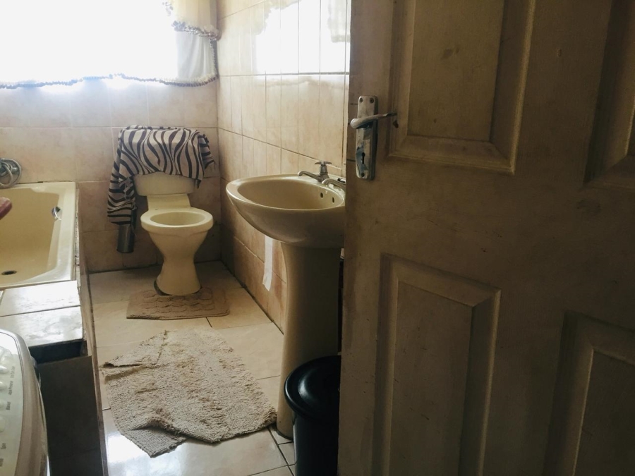 5 Bedroom Property for Sale in Mdantsane Nu 17 Eastern Cape